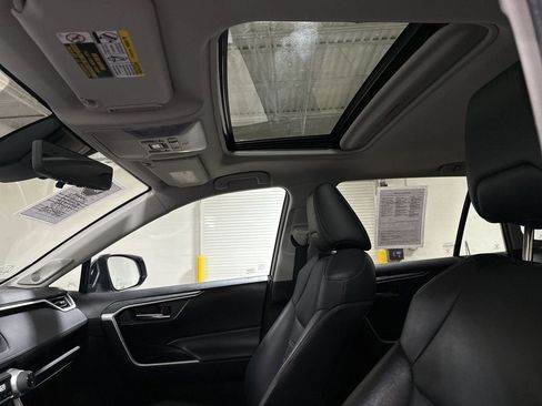 Used 2020 Toyota RAV4 XLE Premium image 19