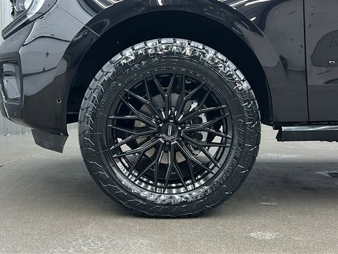 Used 2025 Ford Expedition Platinum w/ Driver's Package image 10