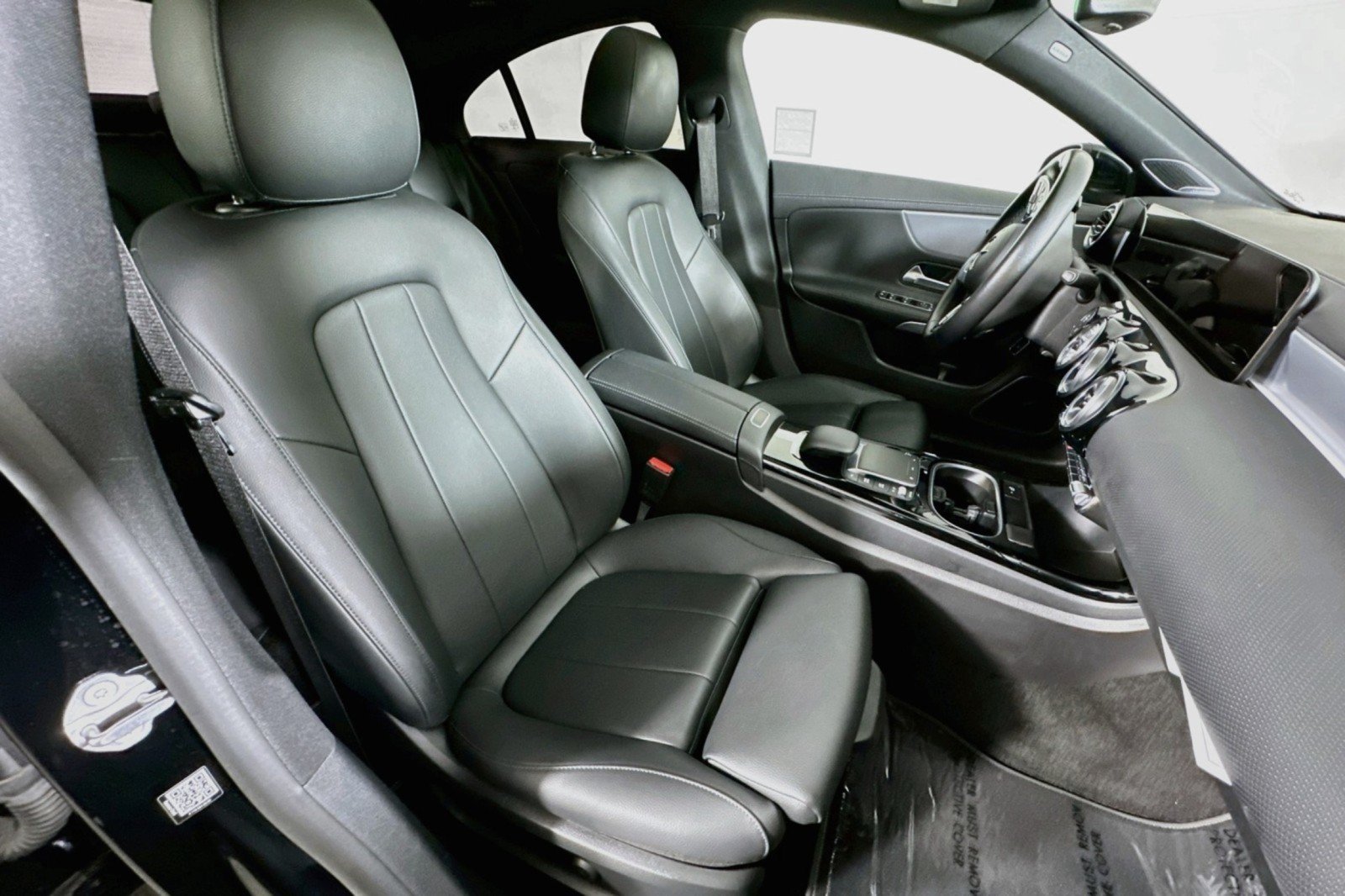 Used 2023 Mercedes-Benz CLA 250 w/ Premium Package image 9