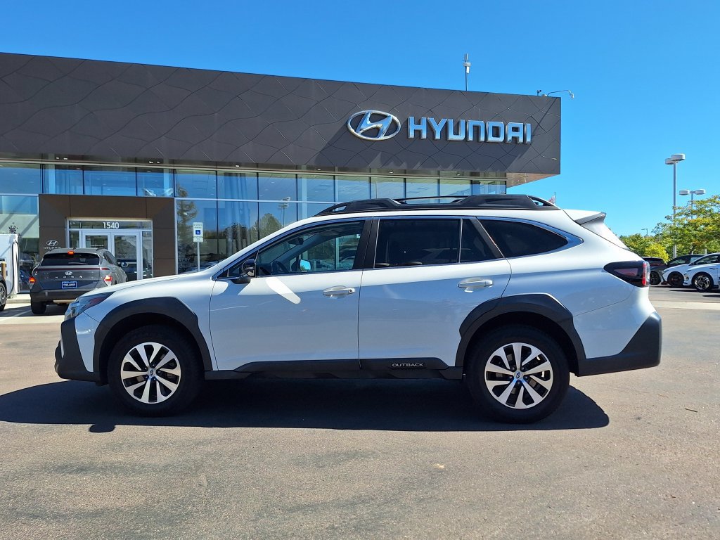 Used 2023 Subaru Outback Premium AWD/4WD image 6