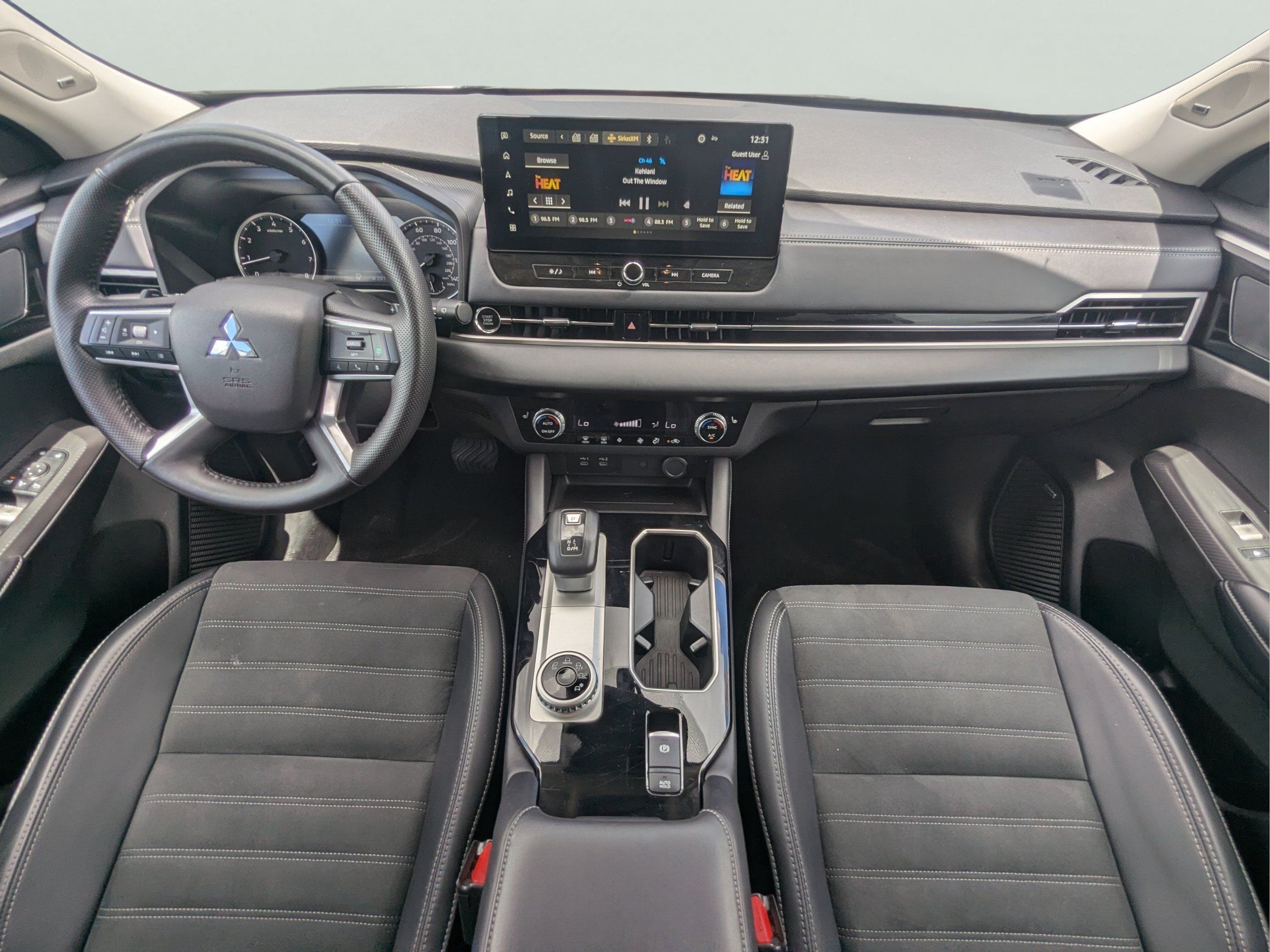 Used 2025 Mitsubishi Outlander SE FWD image 13