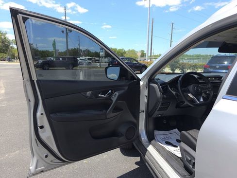 Used 2020 Nissan Rogue SV FWD image 9