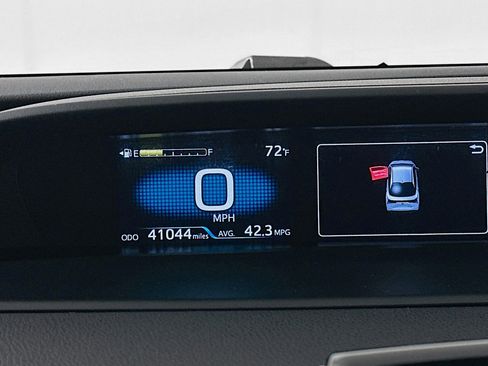 Used 2021 Toyota Prius LE image 19