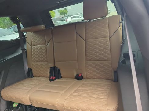 Used 2023 Cadillac Escalade Premium Luxury AWD/4WD image 12