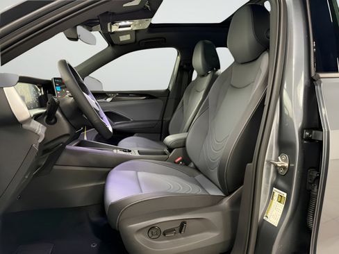 New 2026 Volkswagen Tiguan SE R-Line FWD image 17