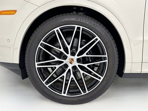 New 2026 Porsche Cayenne Coupe image 34