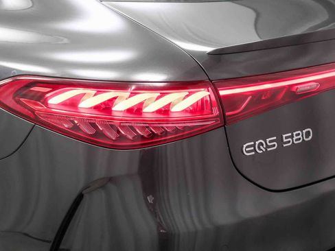 Certified 2024 Mercedes-Benz EQS 580 4MATIC Sedan image 7