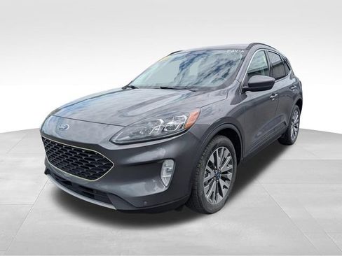 Used 2022 Ford Escape Titanium AWD/4WD image 3