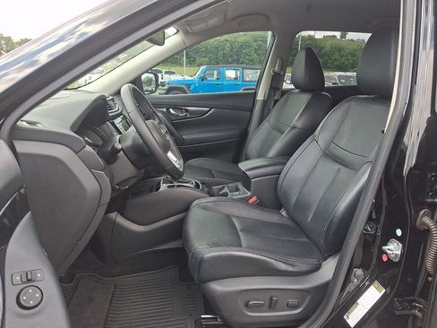 Used 2018 Nissan Rogue SL FWD image 13