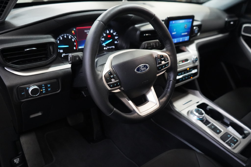 Certified 2022 Ford Explorer XLT RWD image 17