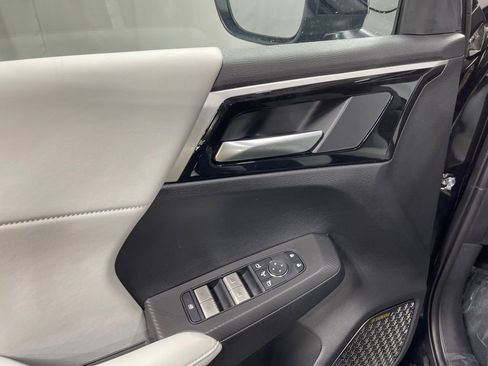 New 2025 Mitsubishi Outlander SE image 20