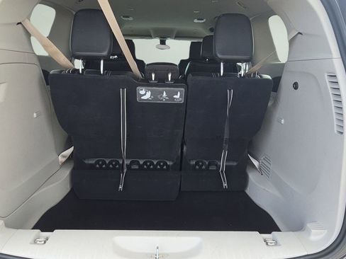 Used 2021 Chrysler Voyager Lxi image 16