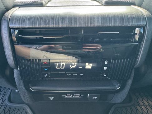 Used 2024 Jeep Wagoneer L Series II w/ Flexible Seating Group image 24