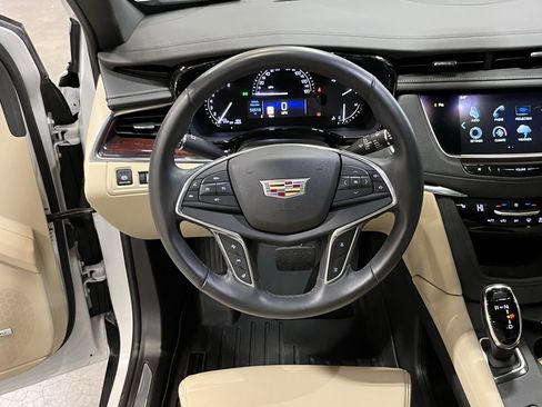 Used 2017 Cadillac XT5 Luxury w/ Driver Awareness Package image 12