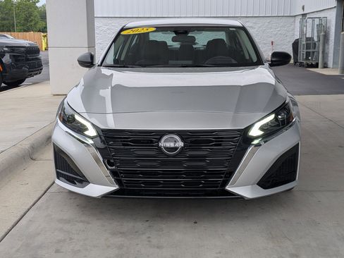 Used 2025 Nissan Altima 2.5 SV FWD image 8