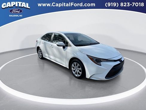 Used 2024 Toyota Corolla LE image 2