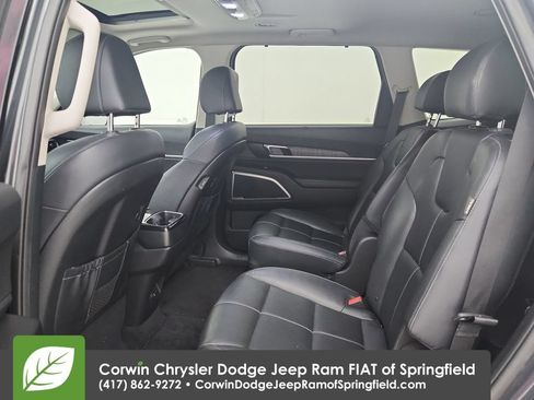 Used 2024 Kia Telluride EX w/ EX Captain's Chair Package FWD image 30