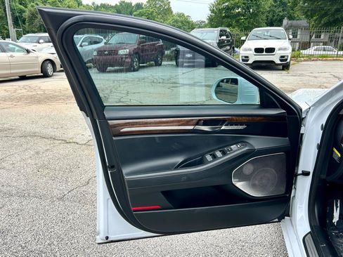 Used 2019 Genesis G90 5.0 Ultimate RWD image 8