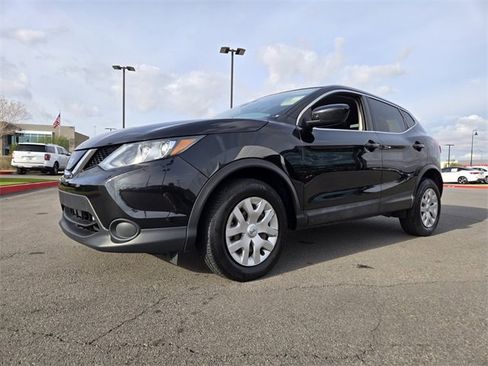 Used 2018 Nissan Rogue Sport S image 2