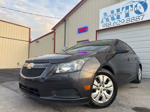 Used 2014 Chevrolet Cruze LS image 8