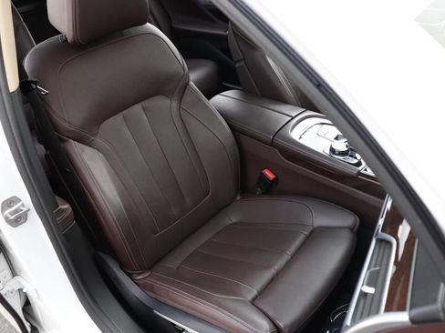 Used 2016 BMW 740i image 33