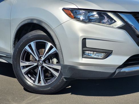 Certified 2018 Nissan Rogue SL FWD image 3