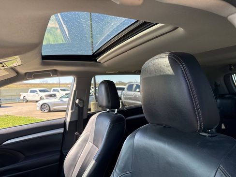 Used 2018 Toyota Highlander XLE image 21