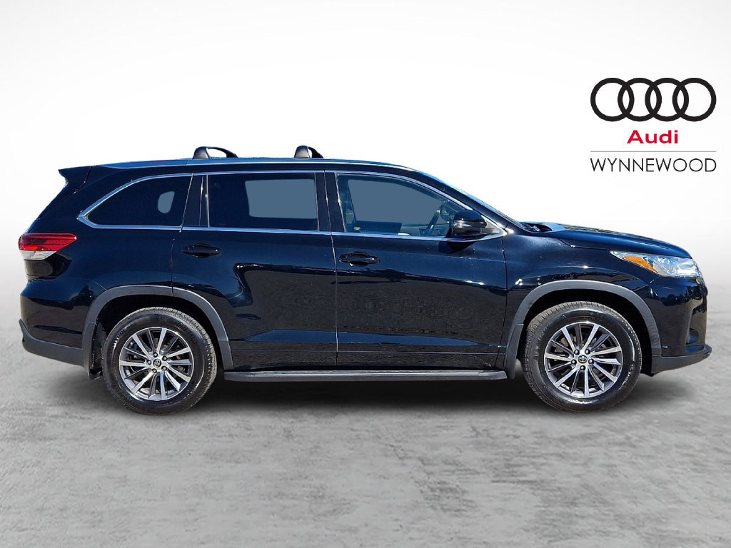 Used 2017 Toyota Highlander XLE AWD/4WD image 7