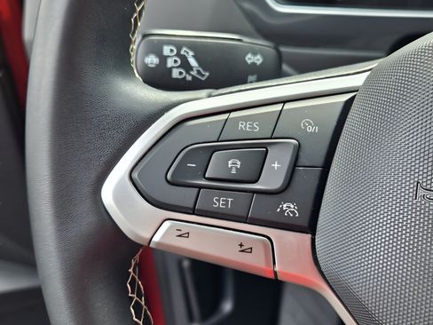 Used 2024 Volkswagen Tiguan SE FWD image 28