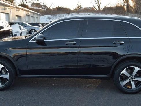 Used 2019 Mercedes-Benz GLC 350e 4MATIC image 3