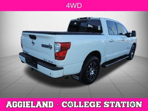 Used 2021 Nissan Titan SV w/ SV Convenience Package image 4