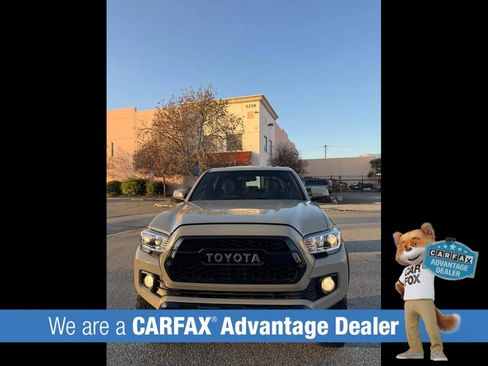 Used 2017 Toyota Tacoma TRD Off-Road w/ Premium & Technology Package AWD/4WD image 23