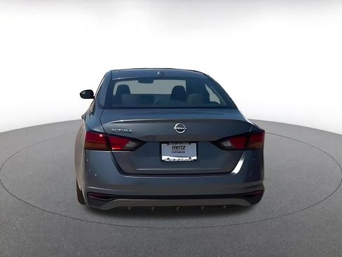 Used 2025 Nissan Altima 2.5 SV FWD image 14