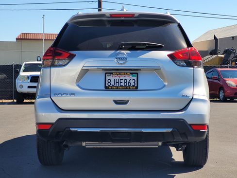 Certified 2018 Nissan Rogue SL FWD image 5