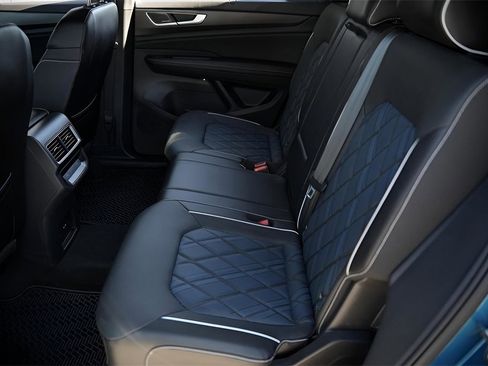 Used 2024 Volkswagen Atlas Cross Sport SEL Premium R-Line image 23