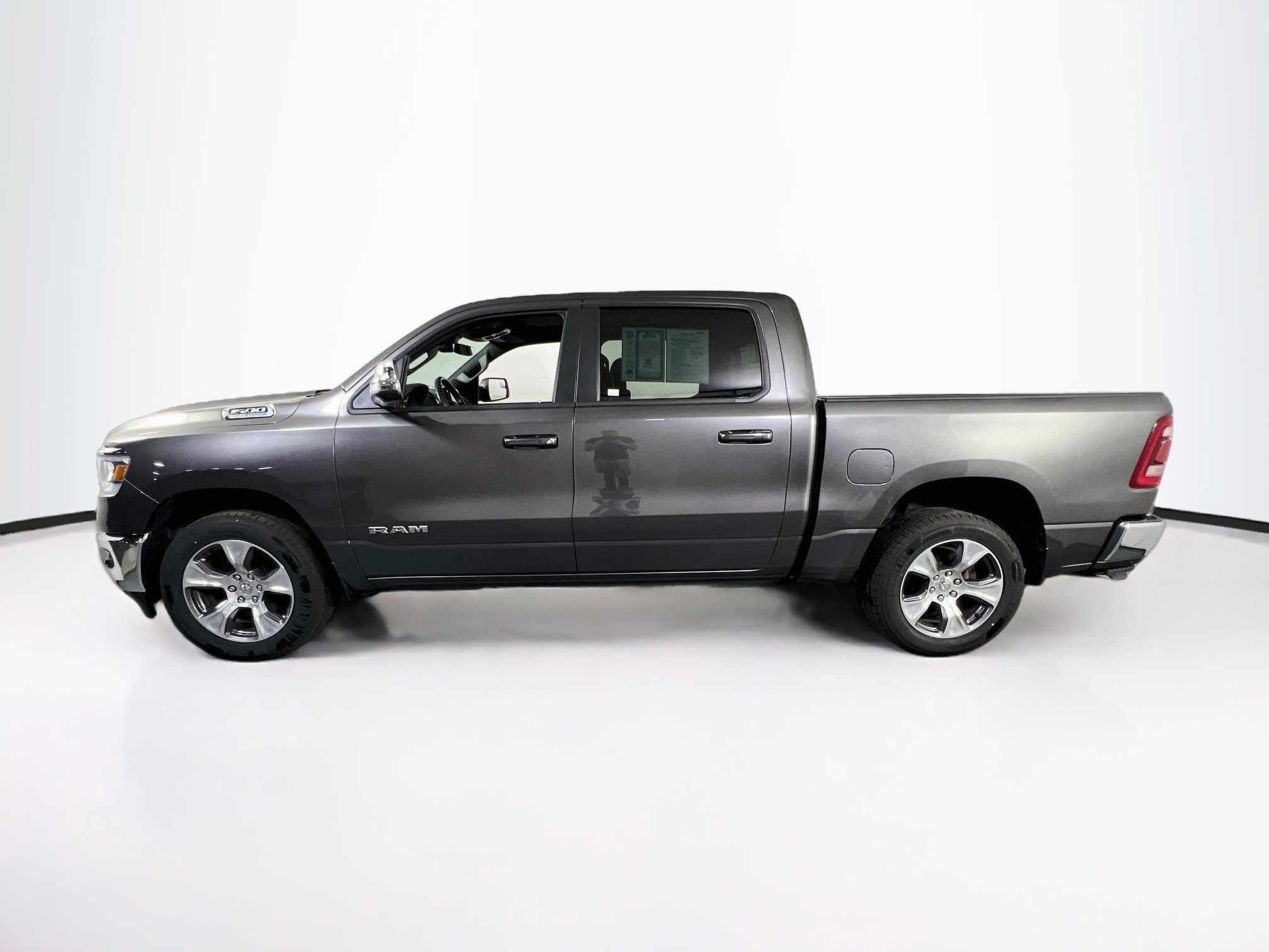 Used 2023 RAM 1500 Laramie AWD/4WD image 8