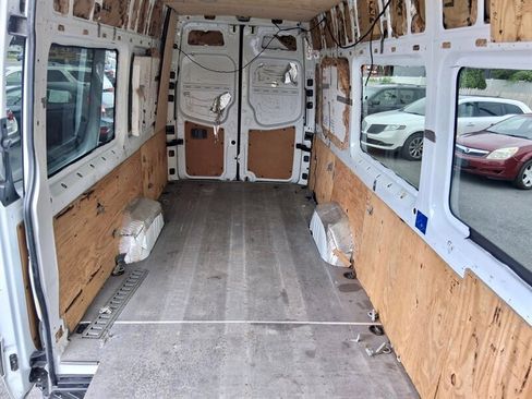 Used 2018 Mercedes-Benz Sprinter 2500 image 4