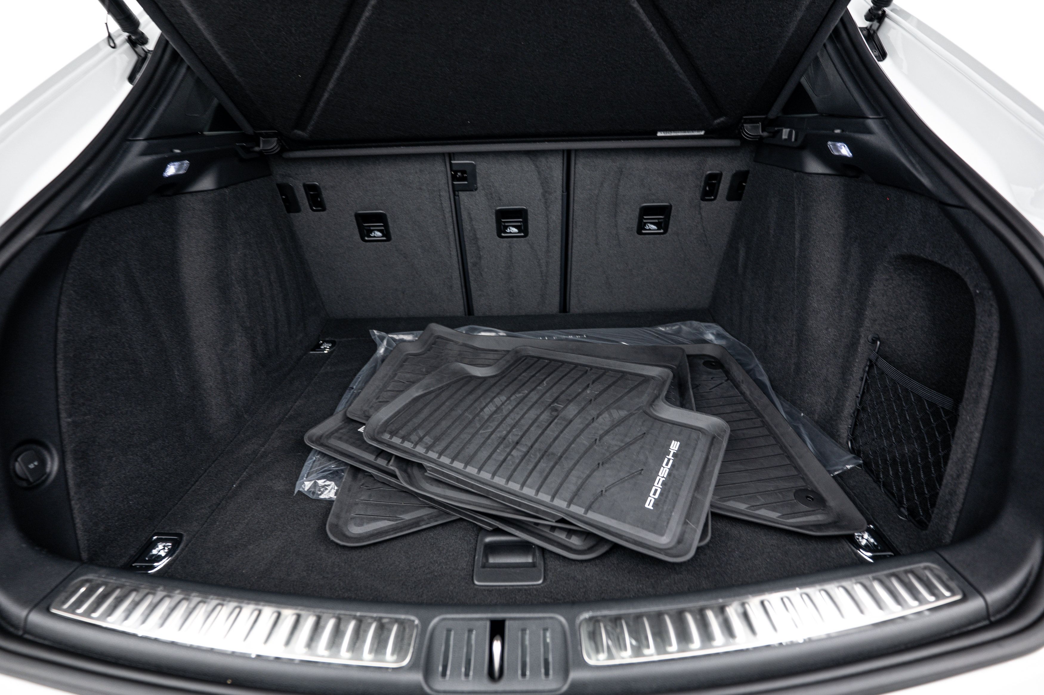 Certified 2026 Porsche Macan AWD/4WD image 25