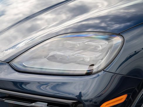 Certified 2025 Porsche Cayenne image 24