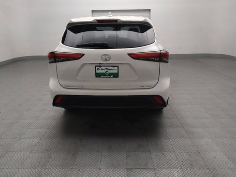 Used 2021 Toyota Highlander LE AWD/4WD image 7