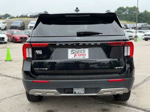 Used 2025 Ford Explorer Active w/ Active Comfort Package AWD/4WD image 6