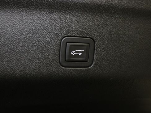 Used 2025 Chevrolet Suburban High Country AWD/4WD image 14