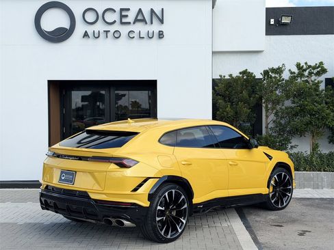 Used 2023 Lamborghini Urus S image 3