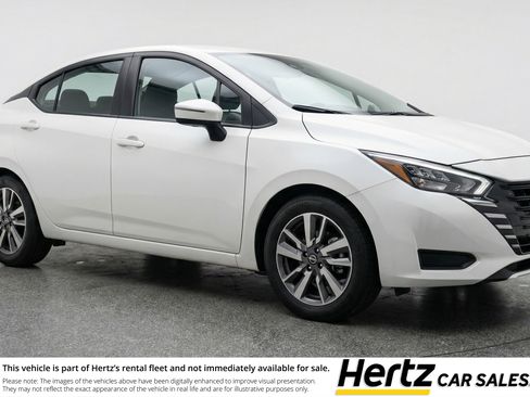 Used 2025 Nissan Versa SV image 1