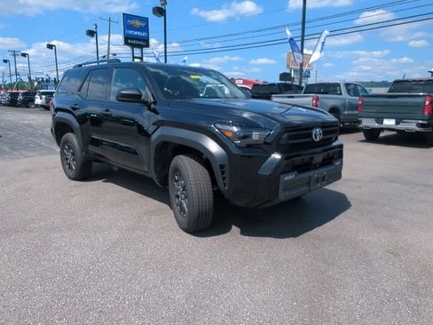 Used 2025 Toyota 4Runner SR5 AWD/4WD image 5