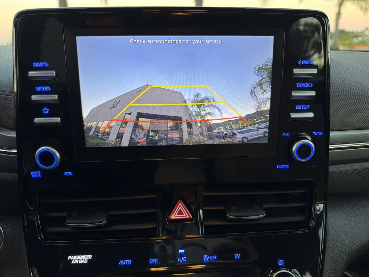 Used 2021 Hyundai Ioniq SE FWD image 29