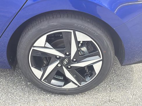 Used 2023 Hyundai Elantra SEL w/ Convenience Package image 19