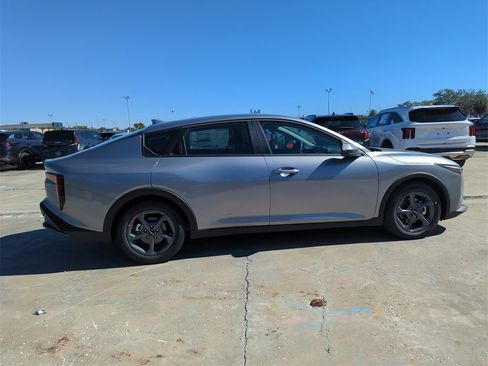 New 2026 Kia K4 LXS image 9