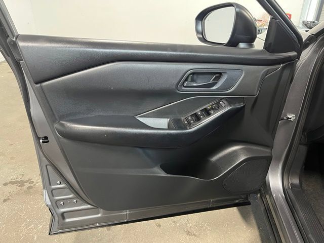 Used 2024 Nissan Rogue S AWD/4WD image 25
