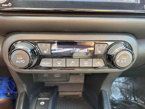 Used 2023 Nissan Kicks SR w/ SR Premium Package FWD image 4